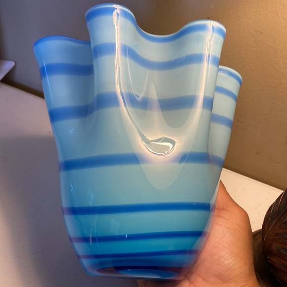 Hand Blown Handkerchief Vase - Picture 6 of 6